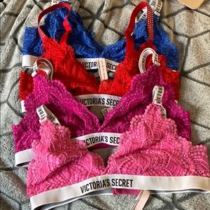 VS TRIANGLE BRALETTE SIZE MEDIUM! (4 pack)